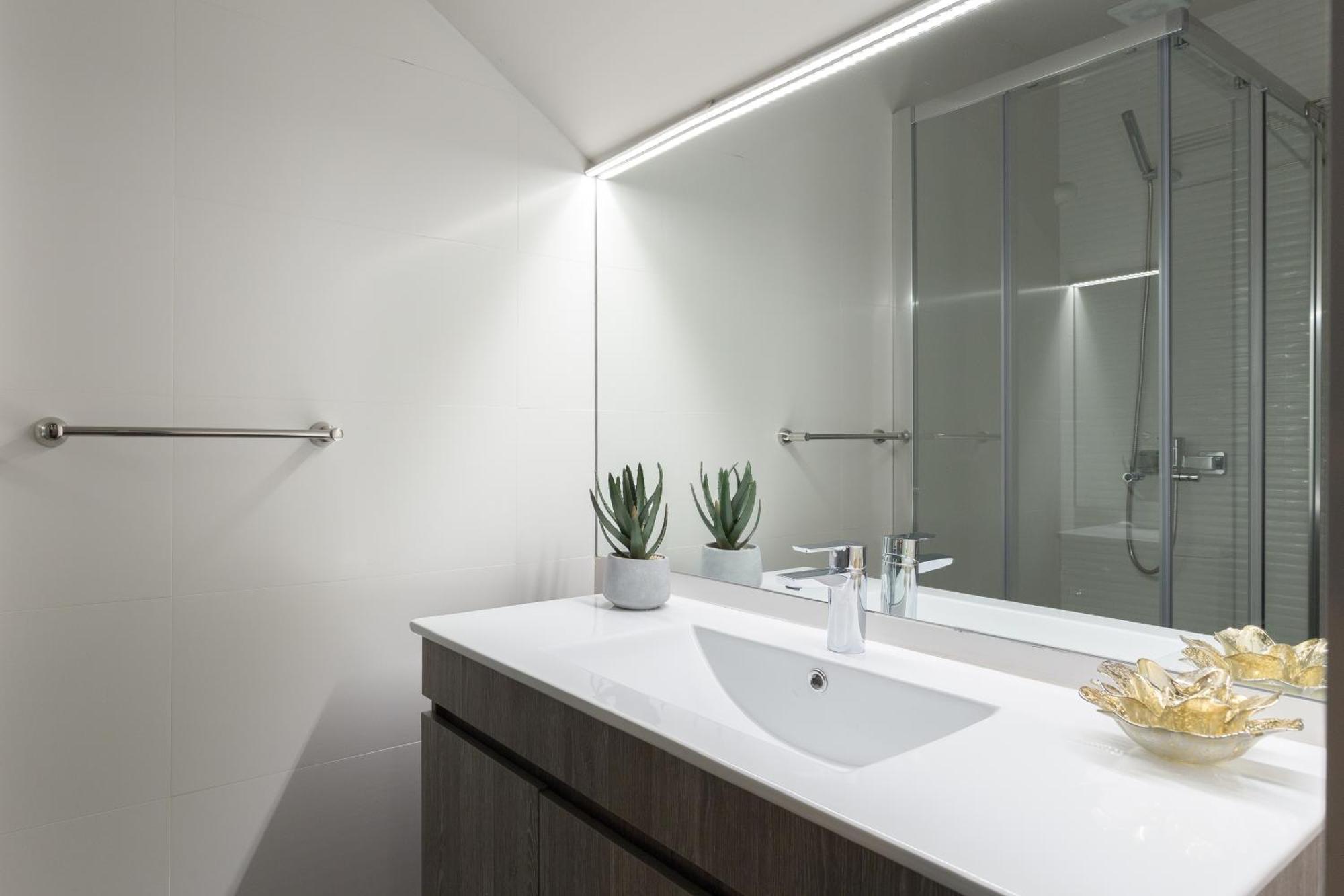 Ferienwohnung Host Wise - Charming Luxurious Flat With Garage Porto Exterior foto
