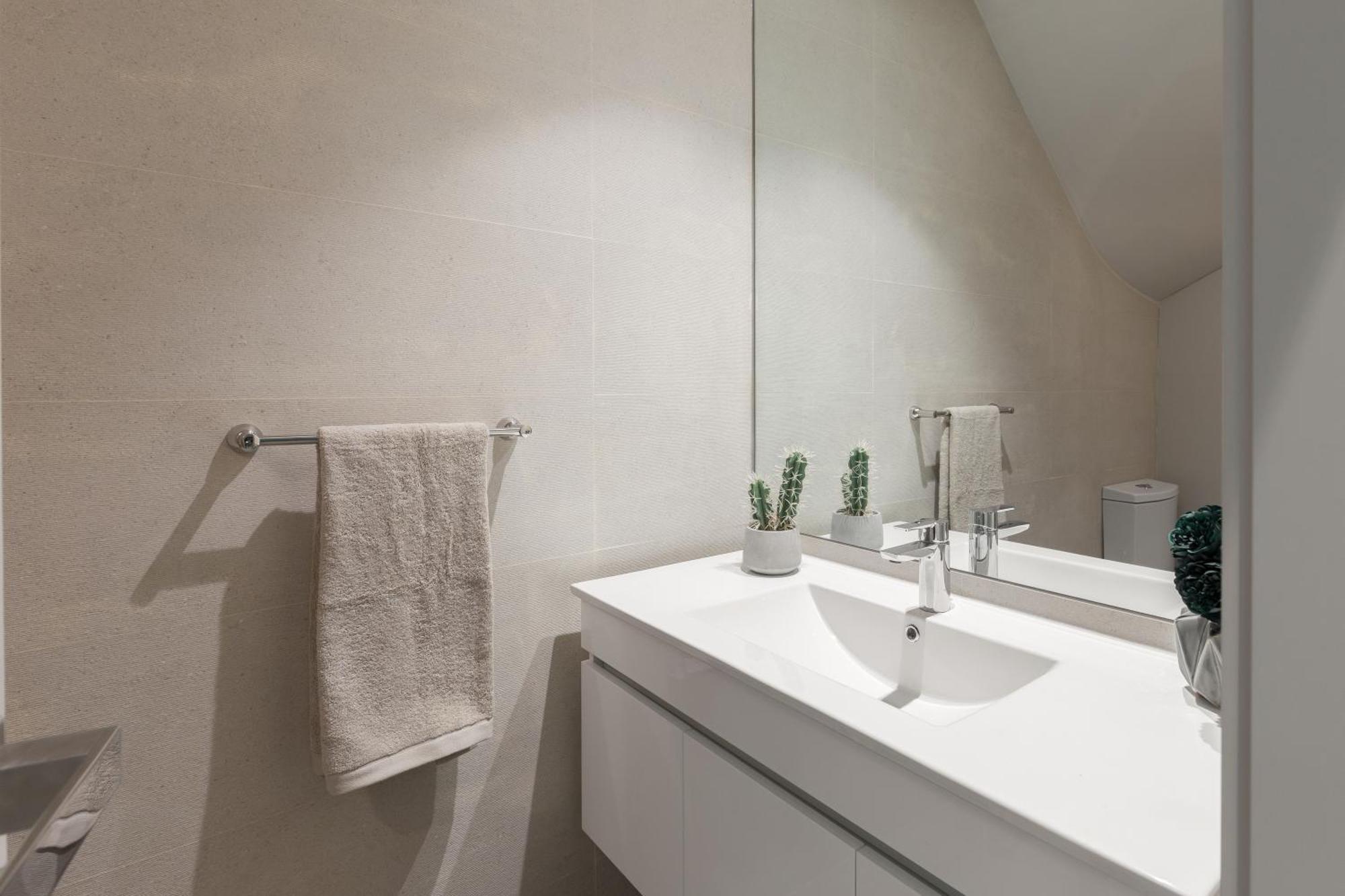 Ferienwohnung Host Wise - Charming Luxurious Flat With Garage Porto Exterior foto